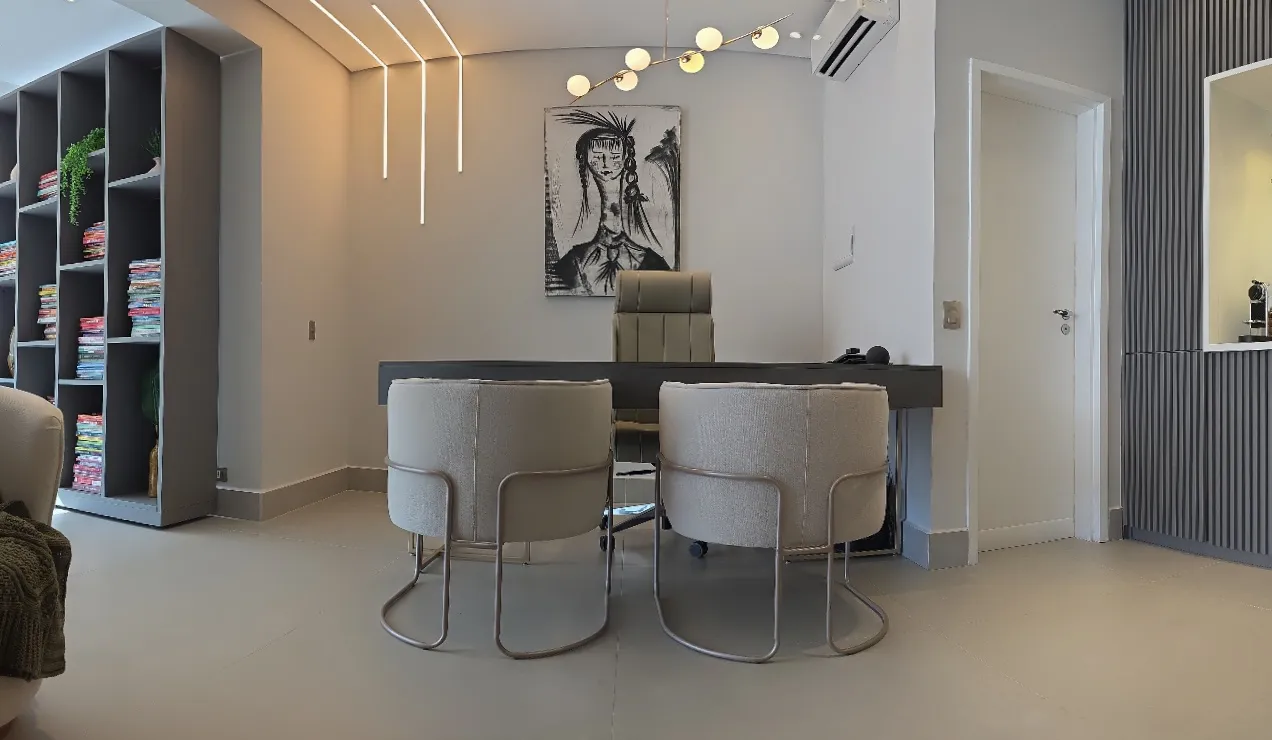 Sala de reunião com estante